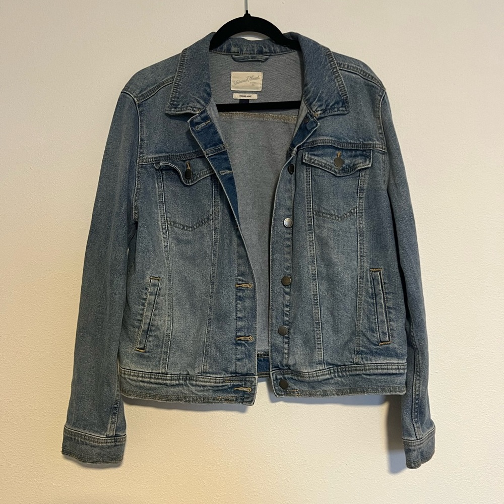 Universal thread freeborn jean jacket. Size XL